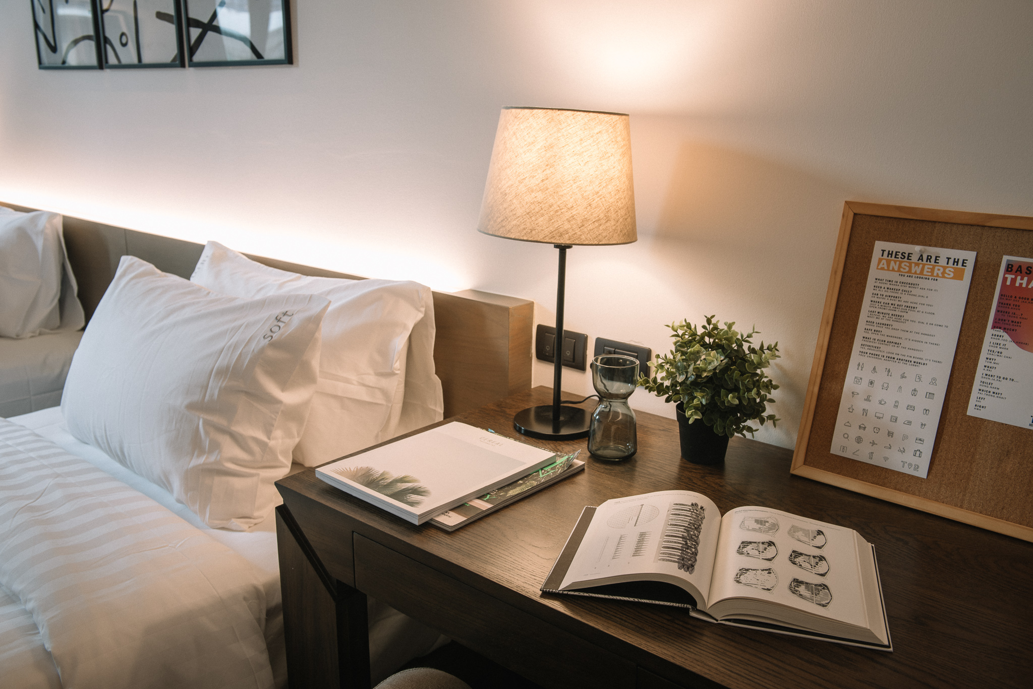 Deluxe Twin Room thumbnail 3